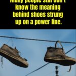 Pourquoi Certains Conducteurs Affichent Cet Autocollant à l’Envers sur Leur Voiture : Un Symbole Discret, Identitaire et Profondément Émotionnel